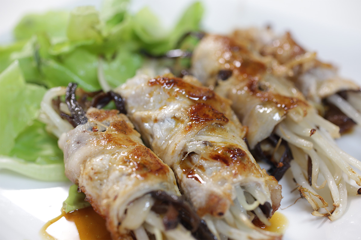 きくらげともやしの豚肉巻き