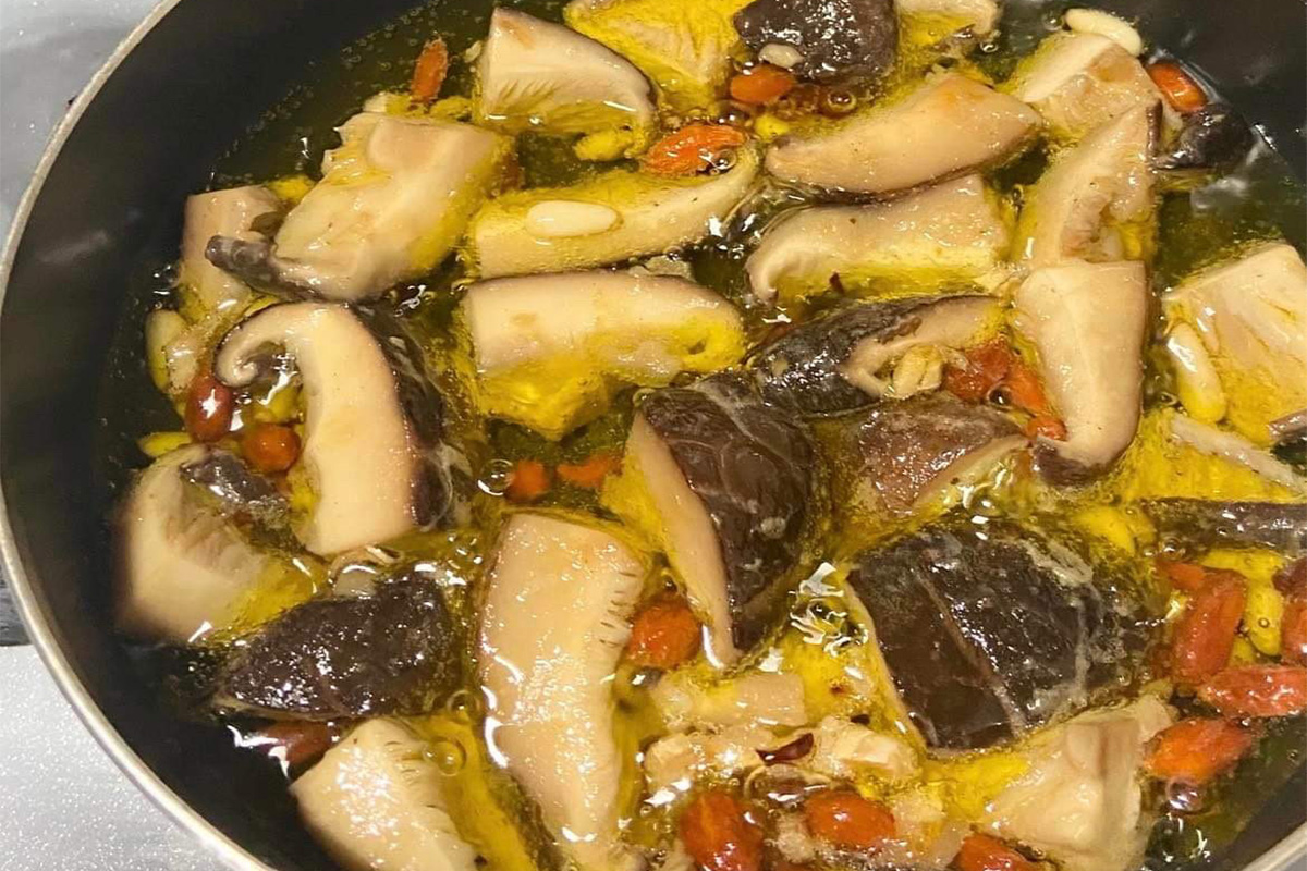椎茸のアヒージョ